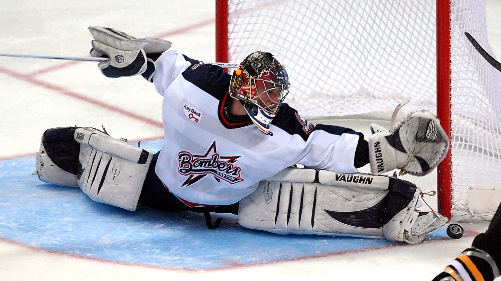 “飞跃东安湖:跑酷选手挑战最具难度的障碍赛道”