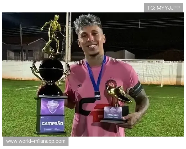 劳塔罗挑战高难度挑球过人动作，精彩表现引发球迷热议