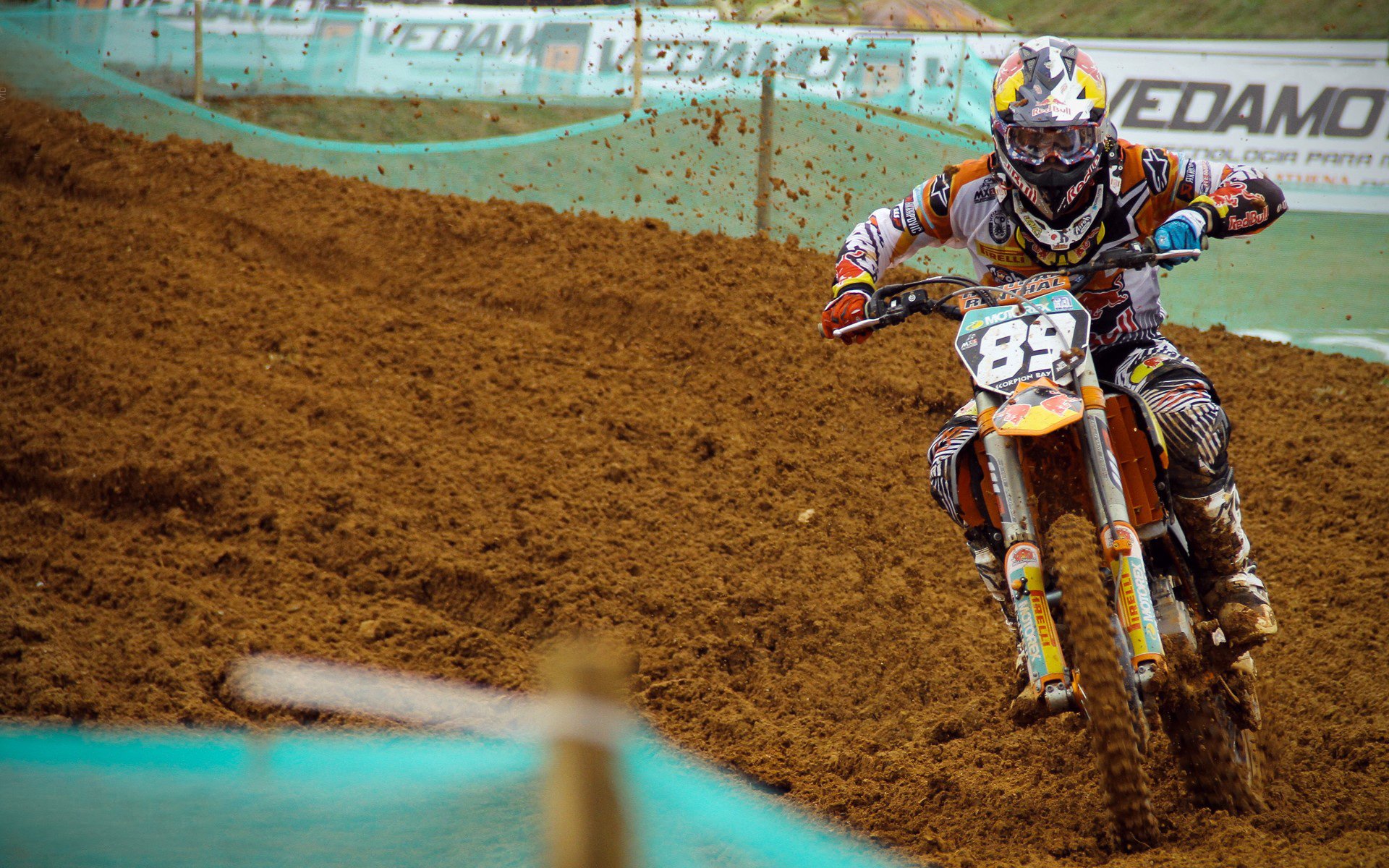 世界杯失败球队与欧冠同城死敌粉丝之间 形成独特“抱团取暖”现象