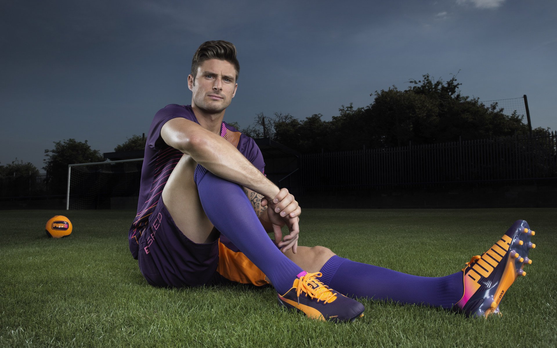 中国男足进行封闭集训备战比赛